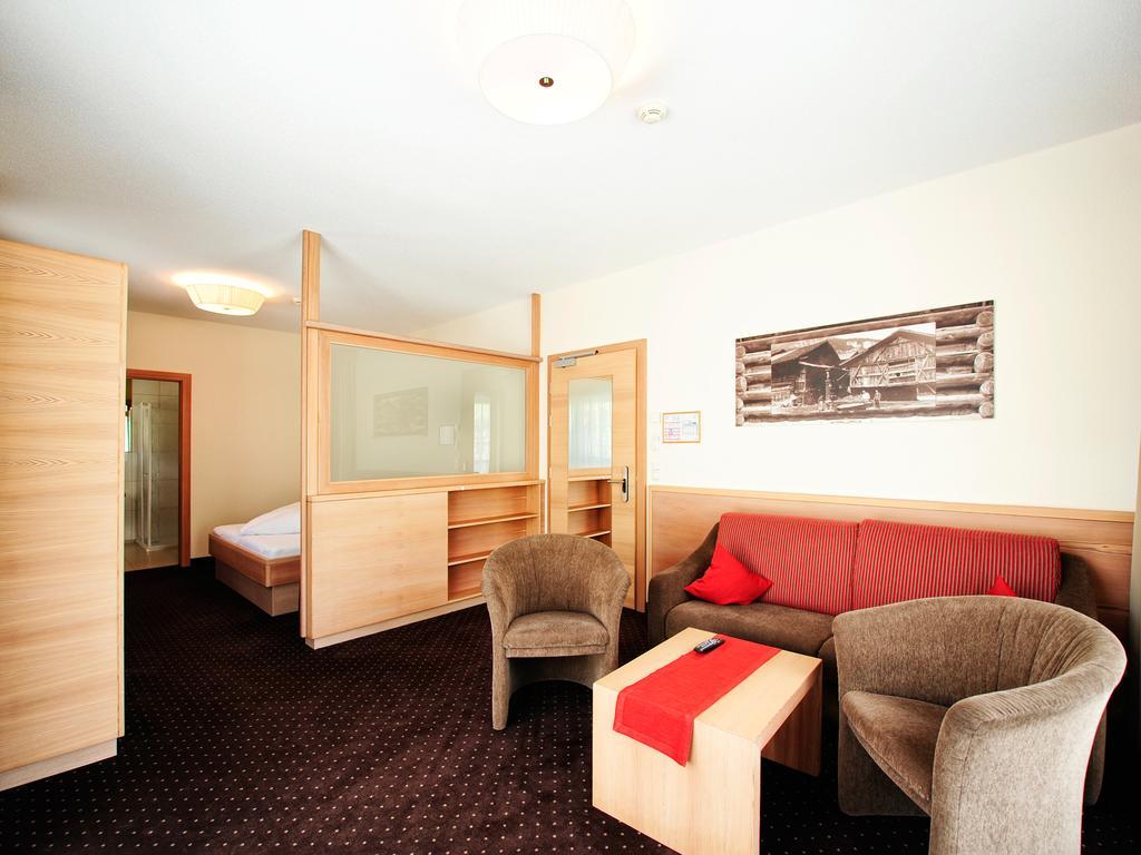Hotel Roeck Garni Fiss Exterior photo