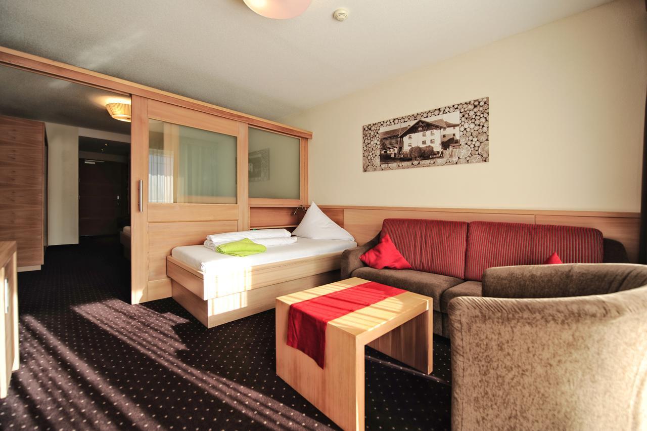 Hotel Roeck Garni Fiss Exterior photo